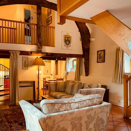 알브라이톤 Unique 17C Listed Barn In A Shropshire Hamlet. 빌라 외부 사진