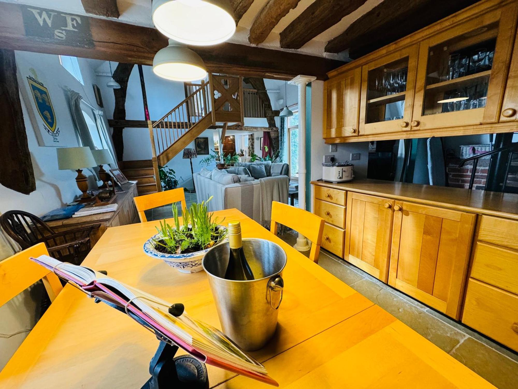 알브라이톤 Unique 17C Listed Barn In A Shropshire Hamlet. 빌라 외부 사진