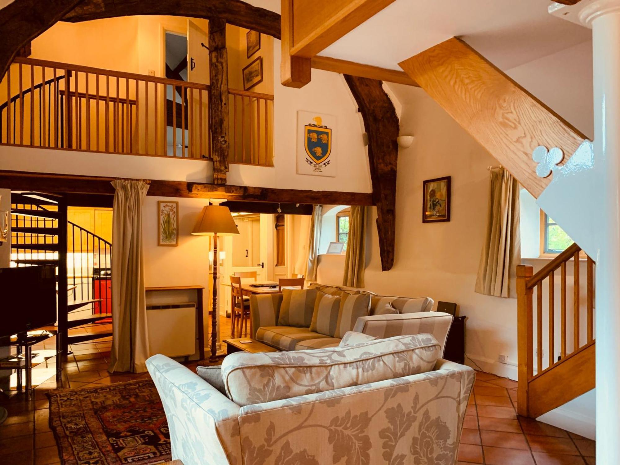 알브라이톤 Unique 17C Listed Barn In A Shropshire Hamlet. 빌라 외부 사진