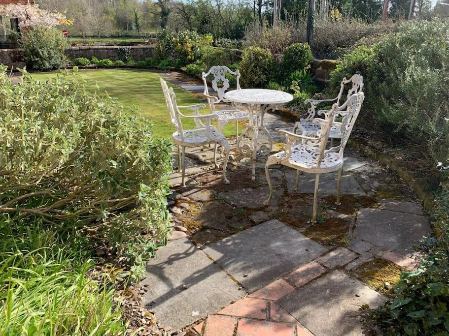 알브라이톤 Unique 17C Listed Barn In A Shropshire Hamlet. 빌라 외부 사진
