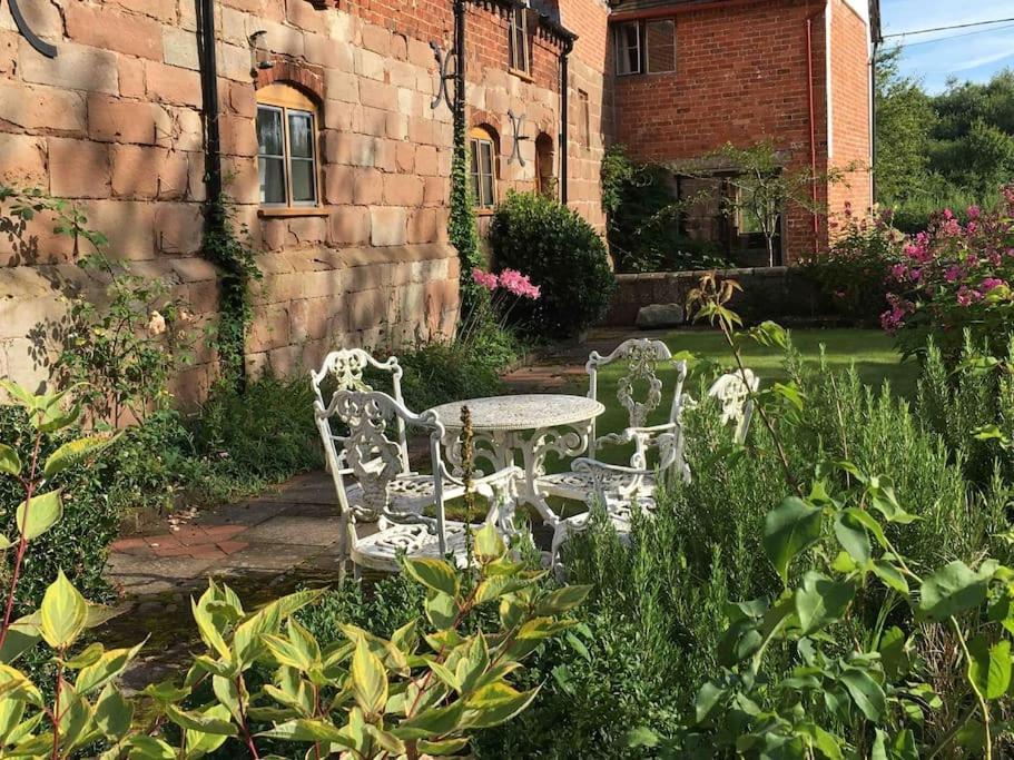 알브라이톤 Unique 17C Listed Barn In A Shropshire Hamlet. 빌라 외부 사진
