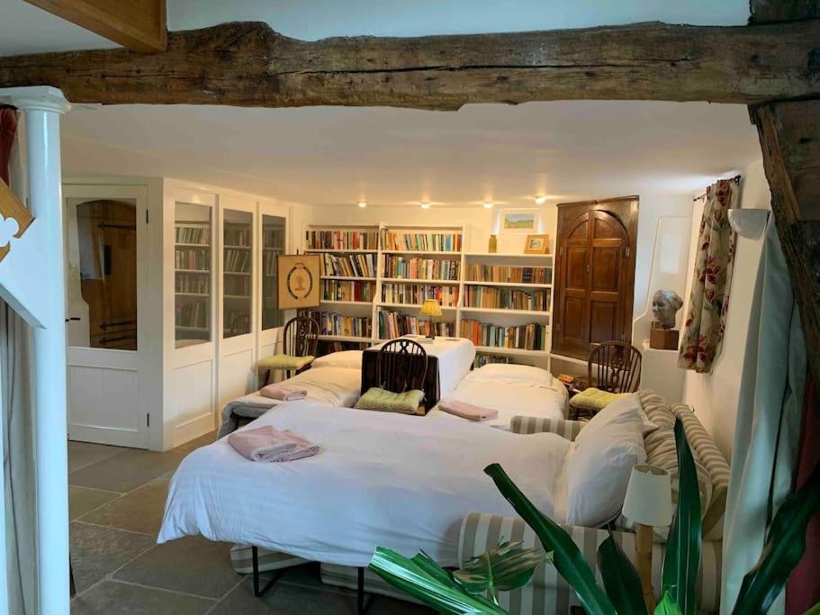 알브라이톤 Unique 17C Listed Barn In A Shropshire Hamlet. 빌라 외부 사진