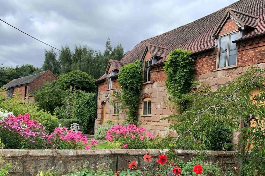 알브라이톤 Unique 17C Listed Barn In A Shropshire Hamlet. 빌라 외부 사진